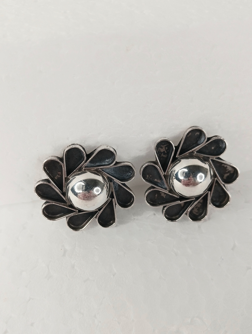 Earrings Clip Vintage Oxidized 925 Mexico Flower Domed Center Stamp TM 48 Taxco - Picture 6 of 12